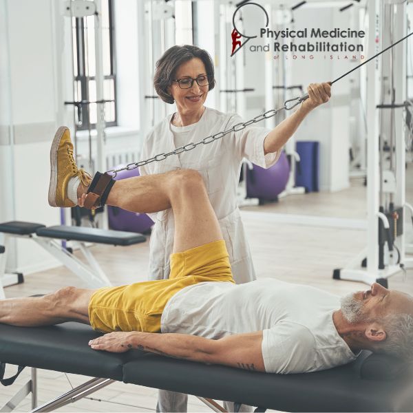 physiatrist vs orthopedist